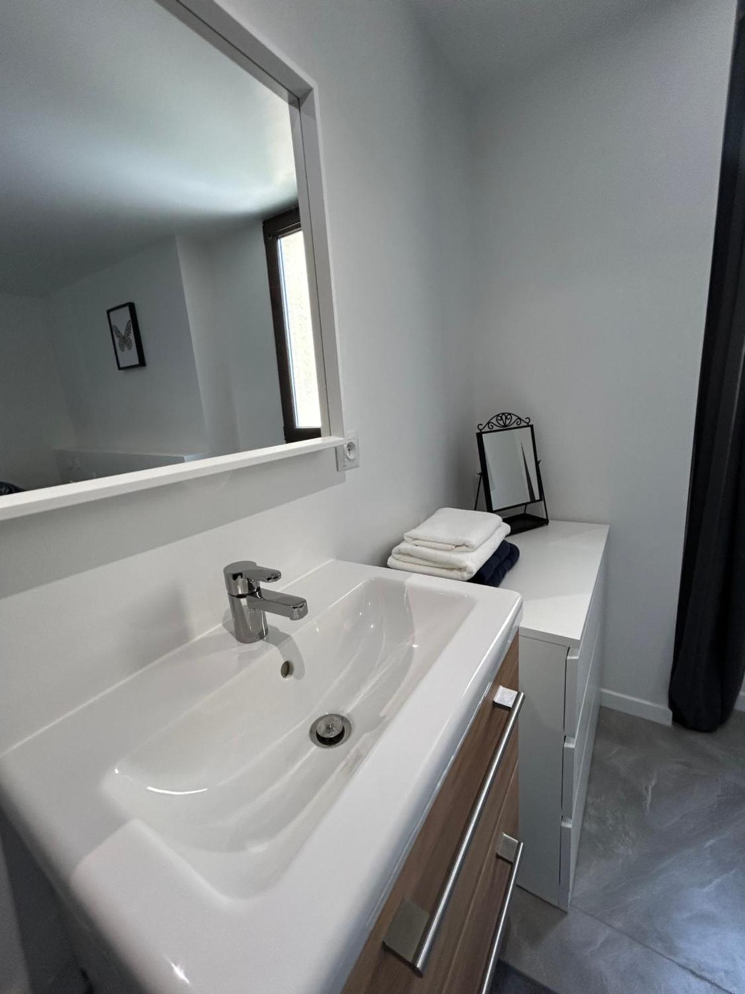 Residence "A Torbia" , 4 Appartements De 2 A 6 Personnes La Turbie Chambre photo